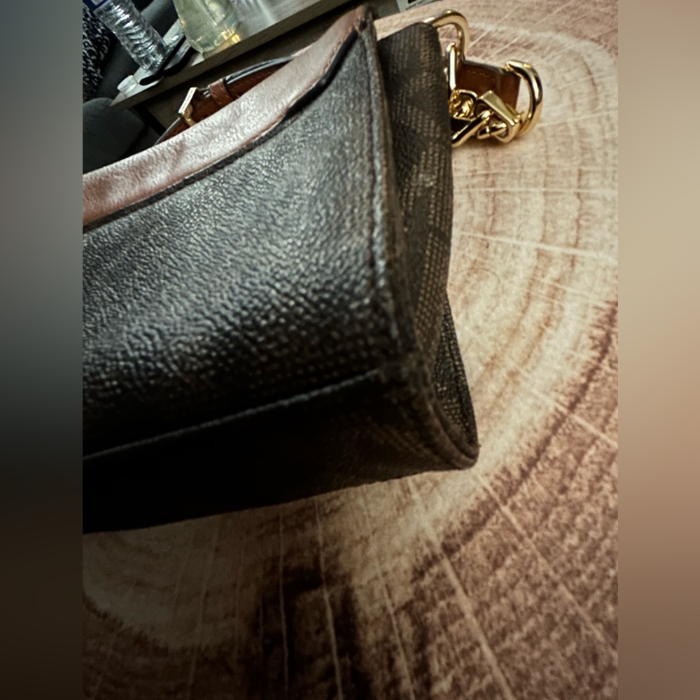 Authentic Michael Kors Florence Crossbody Purse. Never Used. - Picture 15 of 16